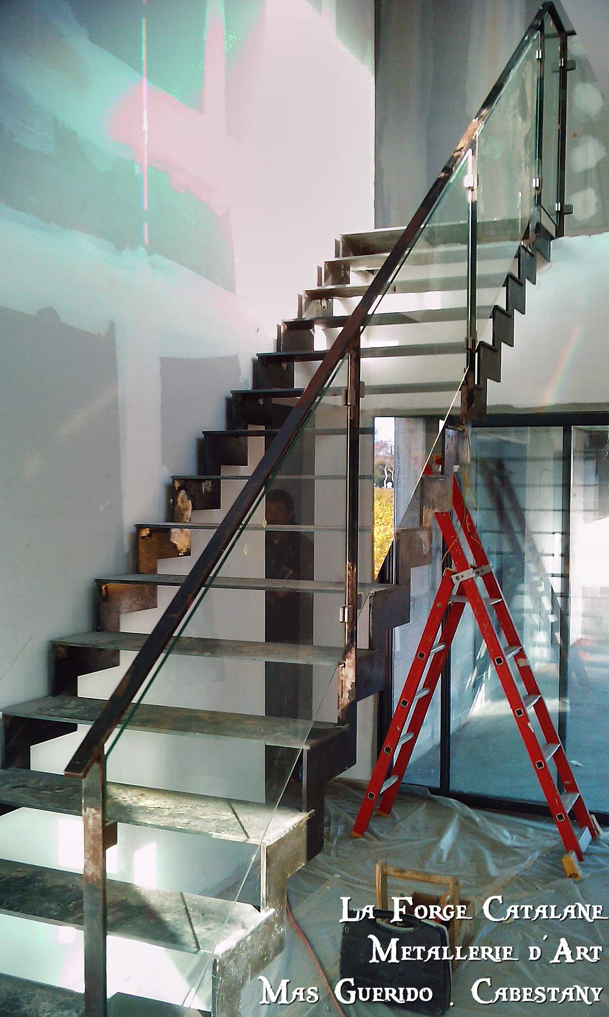 Rampant verre main courante fer plat forge catalane 4.jpg